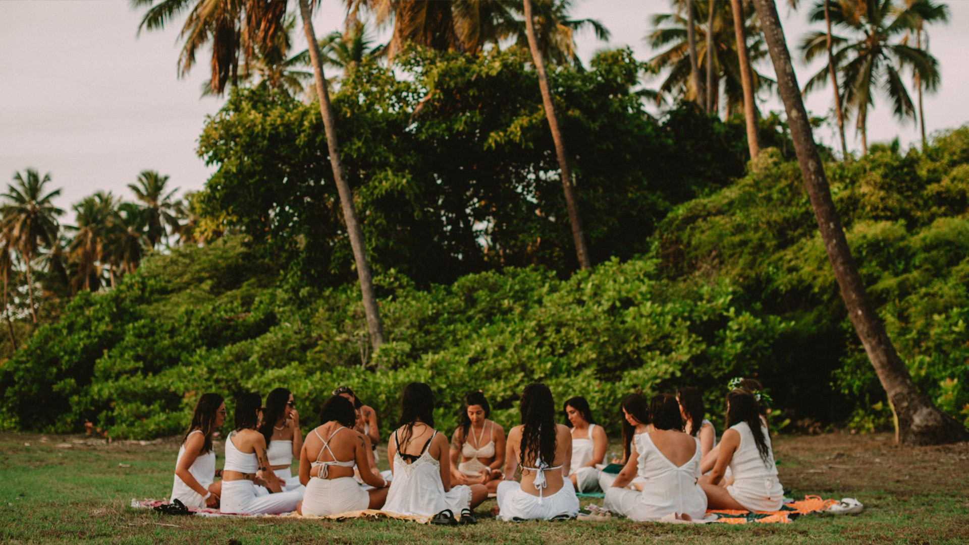 Formación de 300 horas Vinyasa Tantra, Yin Yoga y Somatic Massage