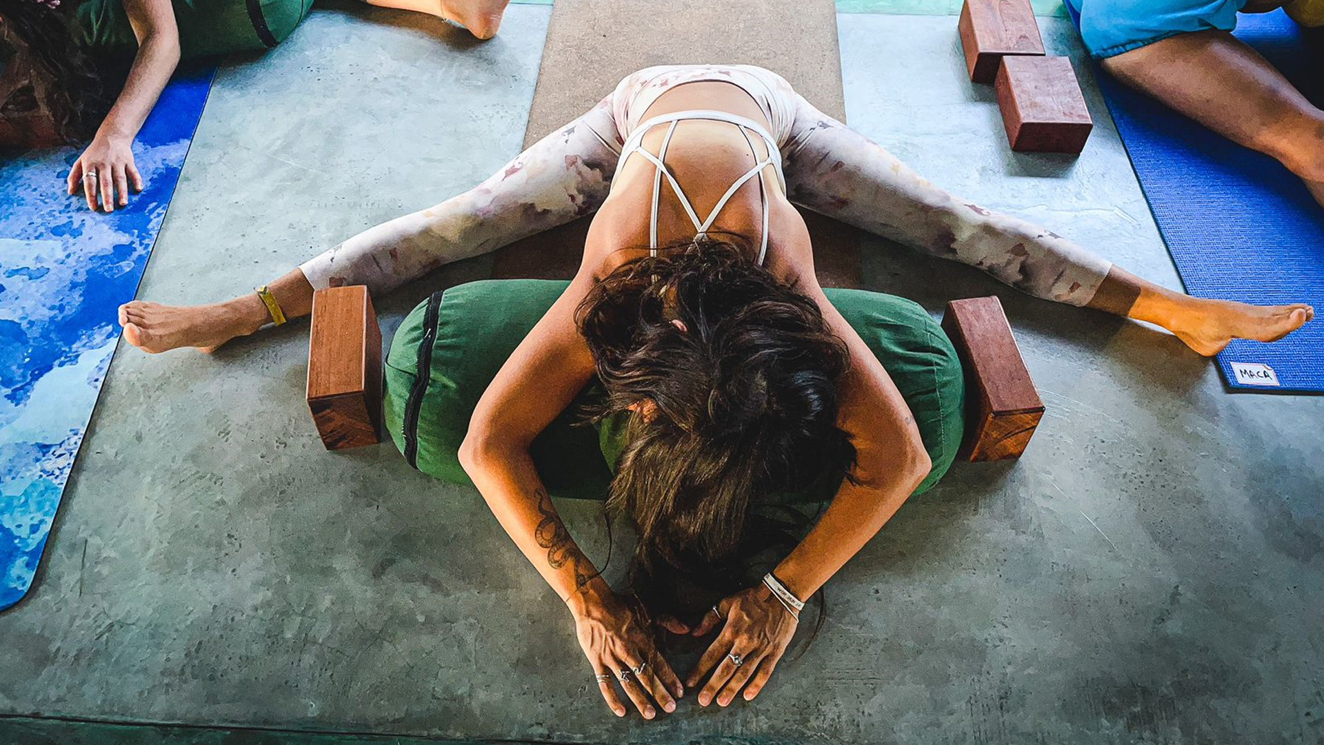 Formación de Yin Yoga y Somatic Healing